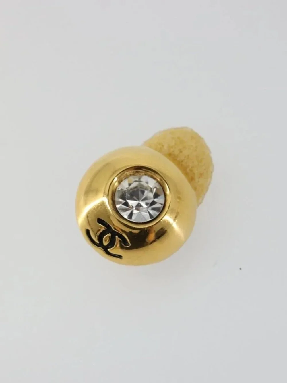 CHANEL brand	chanel color	gold